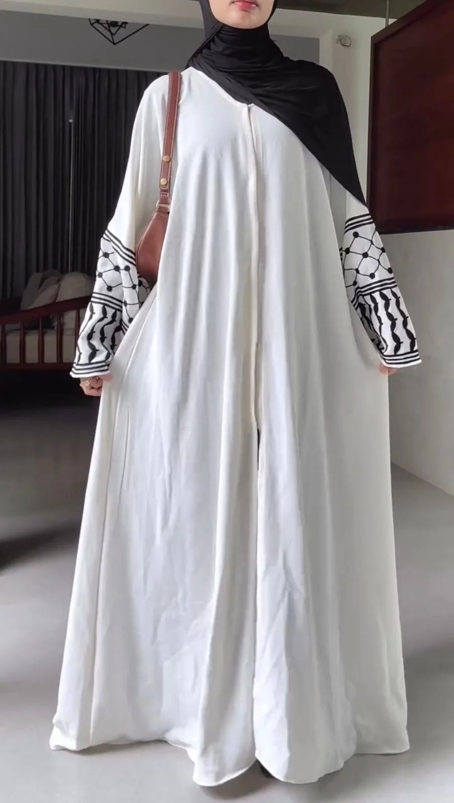 Al- Lamsa Embroidery Abaya with Stoller